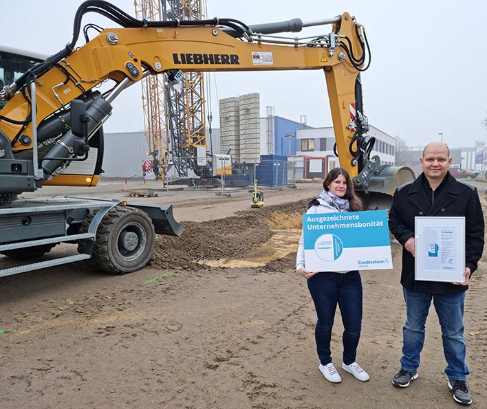 Übergabe des Crefozerts an Falk Liebsch, Geschäftsführer der ONI Temperiertechnik in Großröhrsdorf.